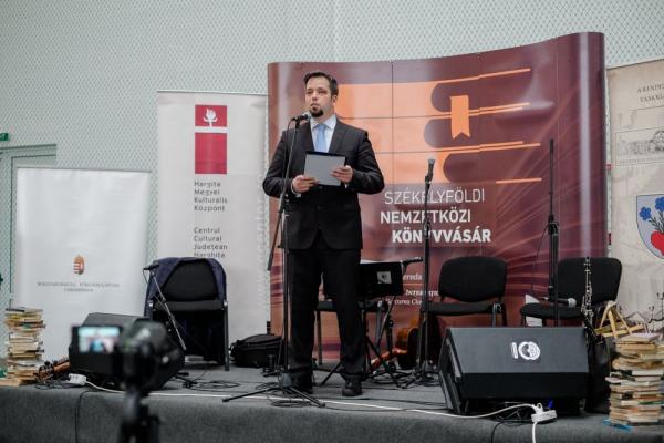 Lukács Bence Ákos, konzul